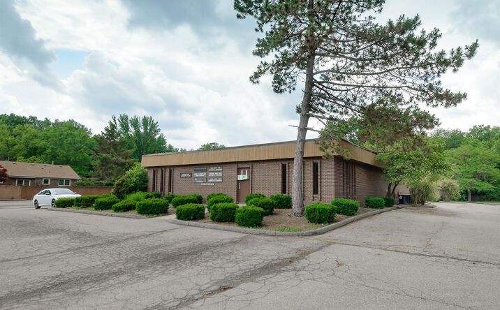 Pictures of Office, Retail property located at 10533 Farmington Road, Livonia, MI 48150 for lease - image #1