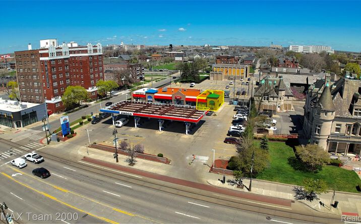 Pictures of Restaurant property located at 5564 Woodward Avenue, Detroit, MI 48202 for lease - image #1