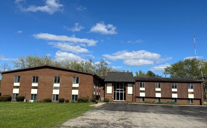 Pictures of Office, Retail property located at 25140 Lahser Road C113, Southfield, MI 48033 for lease - image #1