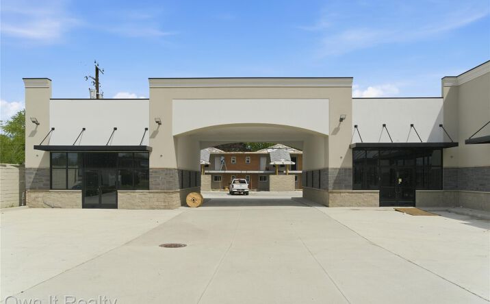 Pictures of Office, Restaurant, Retail property located at 6452 N Telegraph Road, Dearborn Heights, MI 48127 for lease - image #1