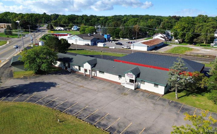 Pictures of Office, Retail property located at 320 E Grand Blanc Road, Grand Blanc, MI 48439 for lease - image #1