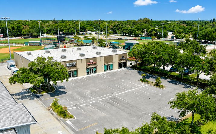 Pictures of Retail, Industrial property located at 2700 U.S. 1, Vero Beach, FL 32960 for lease - image #1