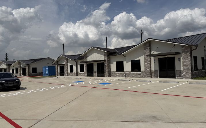 Pictures of Office property located at 1849 Forest Park Ln, Pearland, TX 77581 for lease - image #1