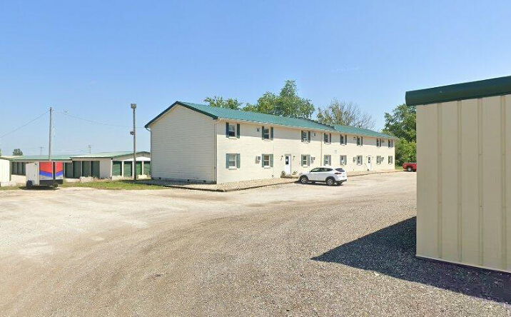 Pictures of Retail, Office property located at 455 East Main Street, Warrensburg, IL 62573 for lease - image #1