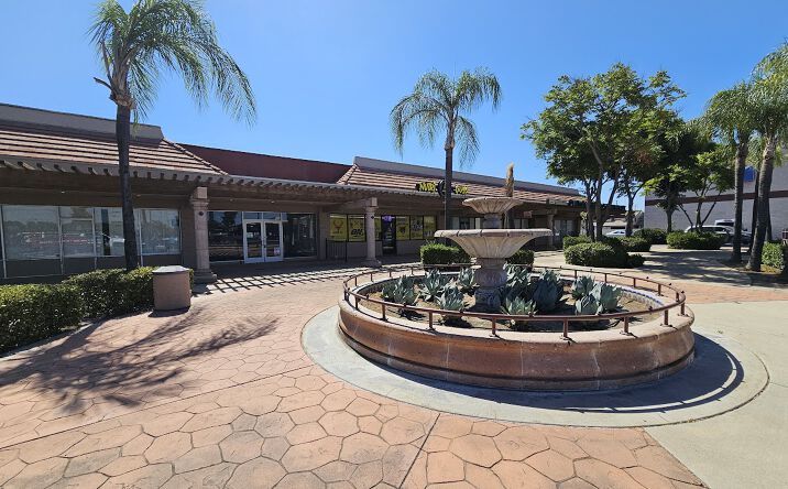 Pictures of Retail property located at 833 West Henderson Avenue, Porterville, CA 93257 for lease - image #1