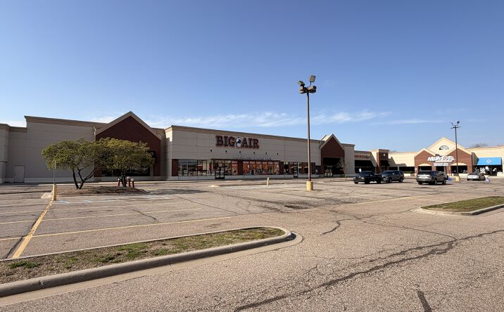 Pictures of Retail property located at 44801-44975 Hayes Road, Sterling Heights, MI 48313 for lease - image #1