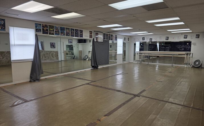Pictures of Retail property located at 262 East Merritt Island Causeway, Merritt Island, FL 32952 for lease - image #1
