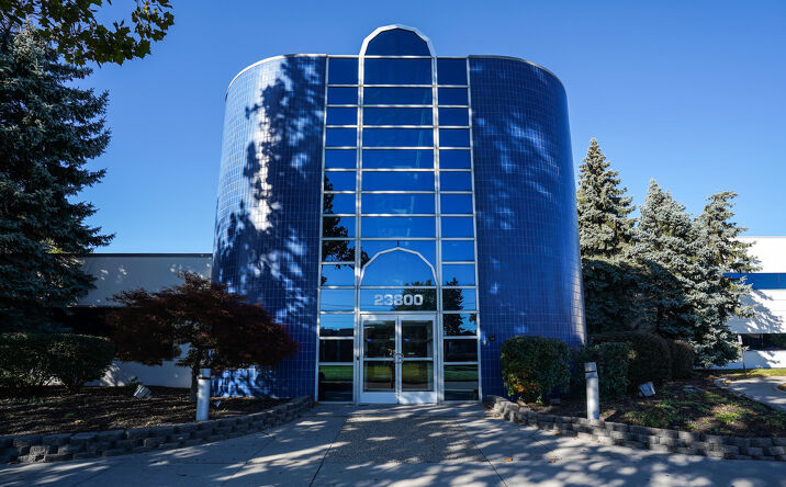 Pictures of Office property located at 23800 W 10 Mile Rd, Southfield, MI 48033 for lease - image #1