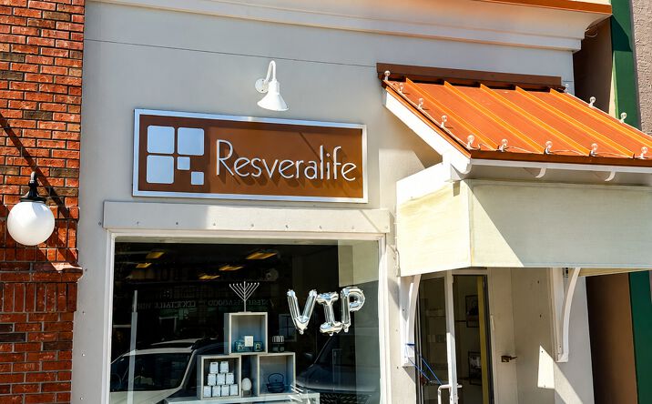 Pictures of Retail property located at 318 Main St., Dunedin, FL 34698 for lease - image #1