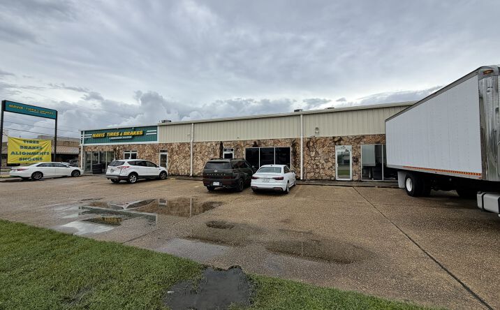 Pictures of Retail, Industrial property located at 1224 VETERANS MEMORIAL BLVD, KENNER, LA 70062-5224 for lease - image #1