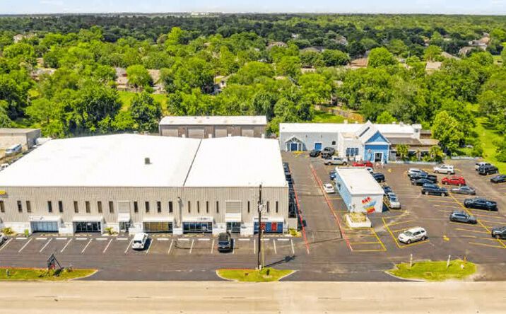 Pictures of Retail property located at 1331 Broadway Street, Pearland, TX 77581 for lease - image #1