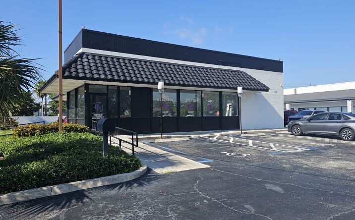 Pictures of Retail, Office, Restaurant property located at 700 W BOYNTON BEACH BLVD, BOYNTON BEACH, FL 33426 for lease - image #1