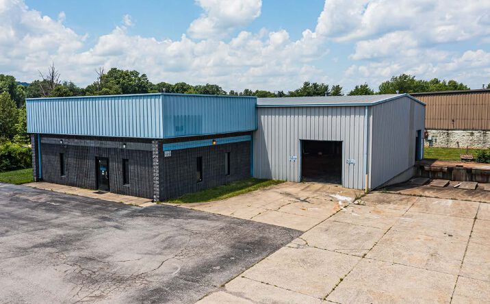 Pictures of Industrial property located at 7060 International Dr, Louisville, KY 40258 for lease - image #1