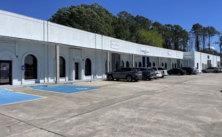 Pictures of Office property located at 106 Shoppers Way, Brunswick, GA 31525 for lease - image #1