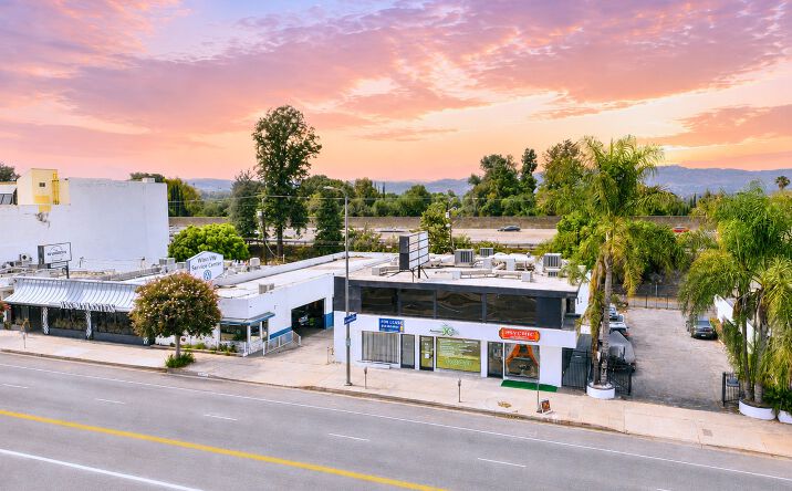 Pictures of Retail, Office property located at 19709 Ventura Blvd, Woodland Hills, CA 91364 for lease - image #1