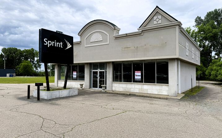 Pictures of Retail, Office, Restaurant property located at 3127 West Huron Street, Waterford, MI 48328 for lease - image #1