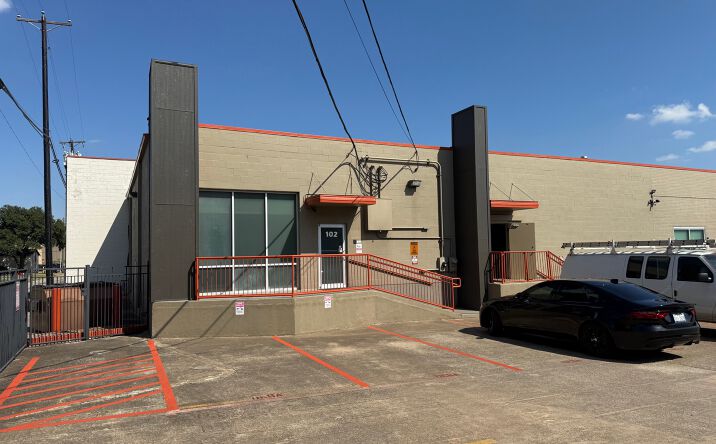 Pictures of Office property located at 748 S SHERMAN ST, RICHARDSON, TX 75081 for lease - image #1