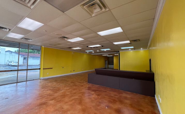Pictures of Retail property located at 2503 Manchester Expressway, Columbus, GA 31904 for lease - image #1