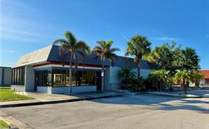 Pictures of Restaurant property located at 1520 Lakeview Drive, Sebring, FL 33870 for lease - image #1