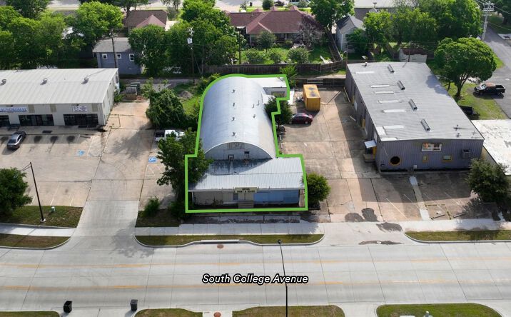 Pictures of Retail, Industrial property located at 2111 South College Avenue, Bryan, TX 77801 for lease - image #1