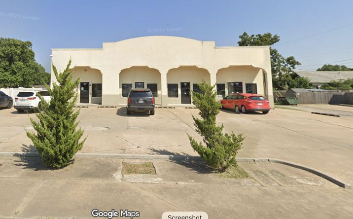 Pictures of Retail, Office, Special Purpose property located at 800 Southeast Frank Phillips Boulevard, Bartlesville, OK 74003 for lease - image #1