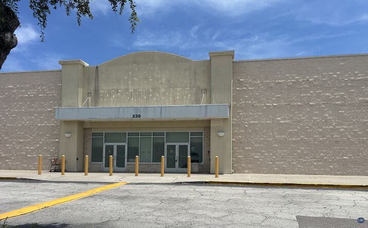 Pictures of Retail property located at 230 North Courtenay Parkway, Merritt Island, FL 32953 for lease - image #1