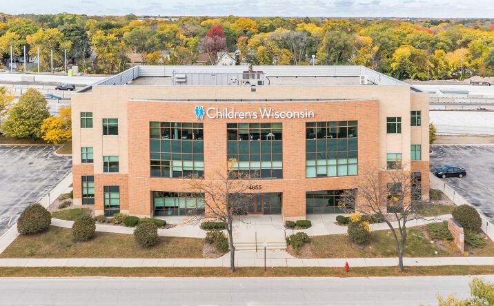 Pictures of Office property located at 4655 N Port Washington Rd, Glendale, WI 53212 for lease - image #1