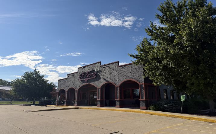 Pictures of Retail, Restaurant property located at 2561 West Springfield Avenue, Champaign, IL 61821 for lease - image #1