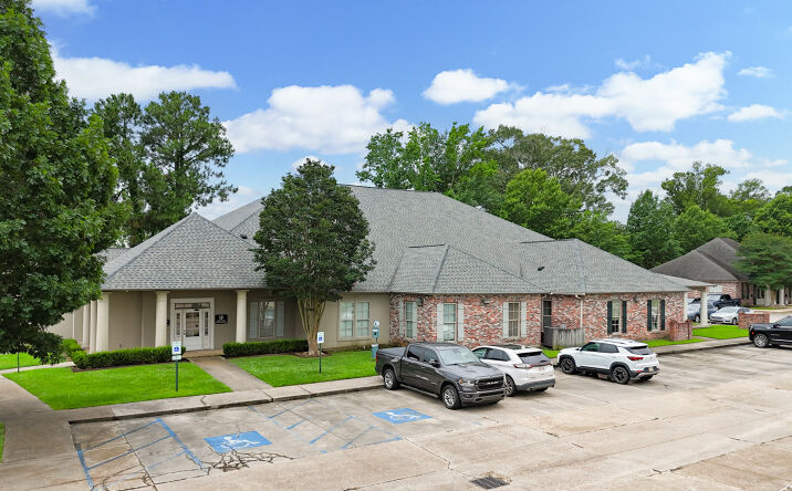 Pictures of Office property located at 2380 O'Neal Lane, Baton Rouge, LA 70816 for lease - image #1