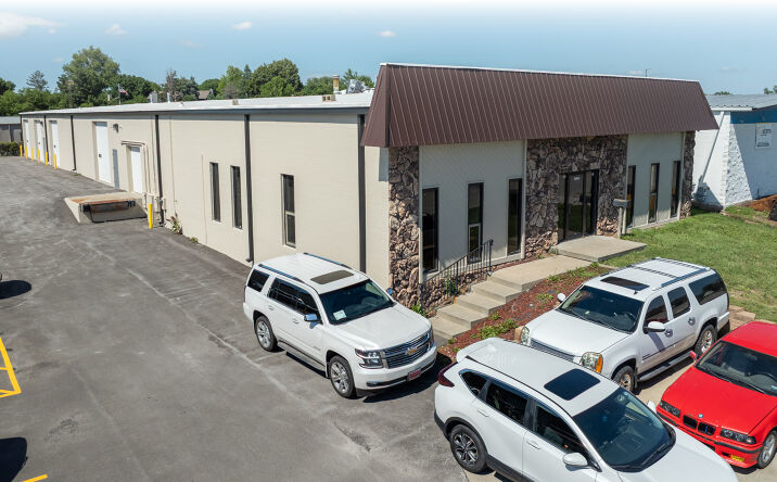 Pictures of Retail, Industrial property located at 13406 B Street, Omaha, NE 68144 for lease - image #1