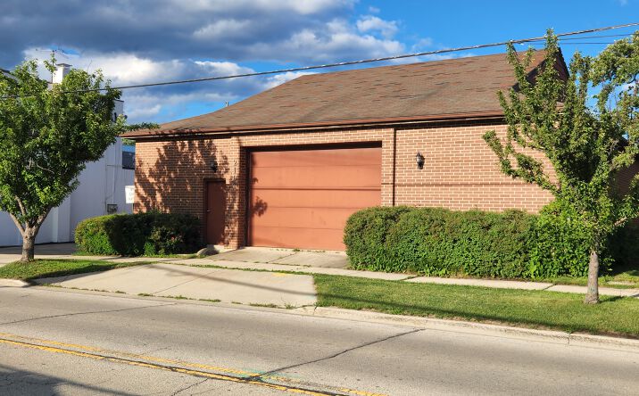 Pictures of Retail, Industrial, Special Purpose property located at 2101 Green Bay Road, Highland Park, IL 60035 for lease - image #1