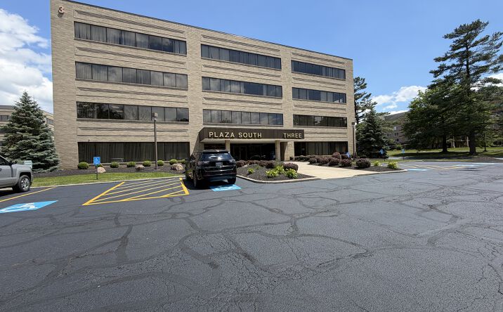 Pictures of Office property located at 7271 Engle Road, Middleburg Heights, OH 44130 for lease - image #1