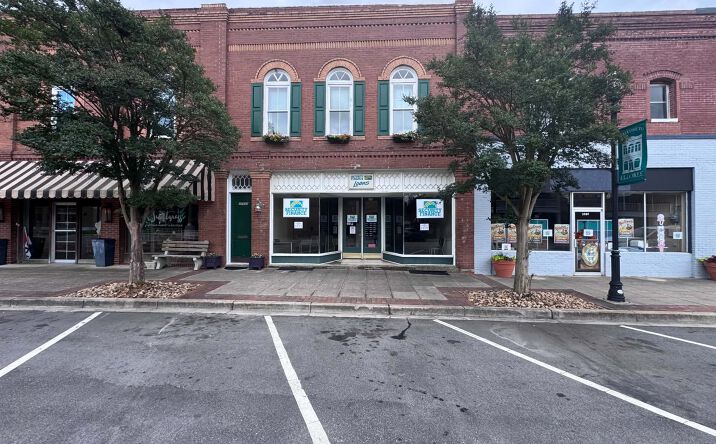 Pictures of Retail, Office, Restaurant property located at 2703 West Cleveland Street, Elloree, SC 29047 for lease - image #1
