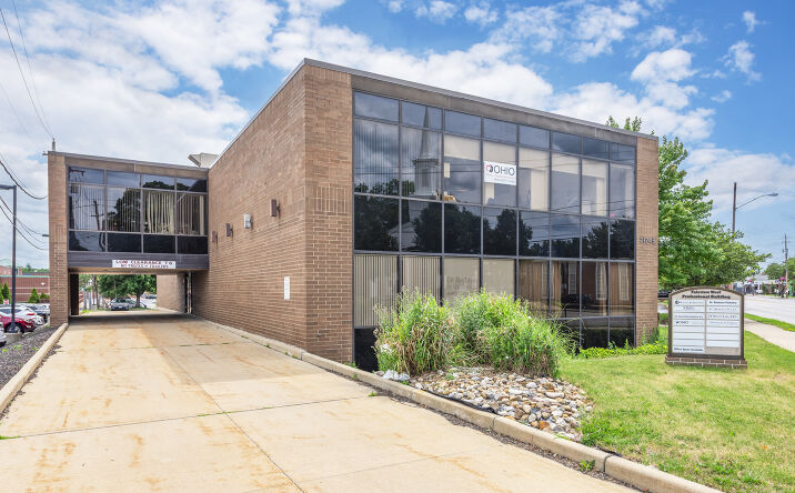 Pictures of Office property located at 21245 Lorain Road, Cleveland, OH 44126 for lease - image #1