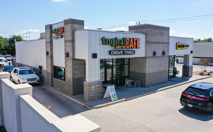 Pictures of Retail, Restaurant property located at 7800 North May Avenue, Oklahoma City, OK 73116 for lease - image #1