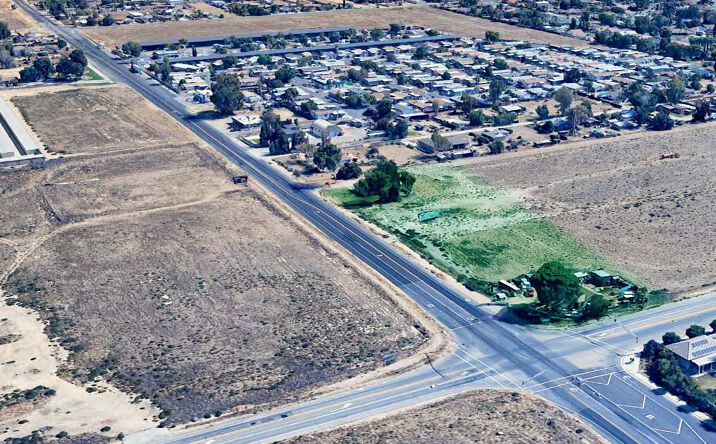 Pictures of Retail property located at 14453 Rosedale Hwy, Bakersfield, CA 93314 for lease - image #1