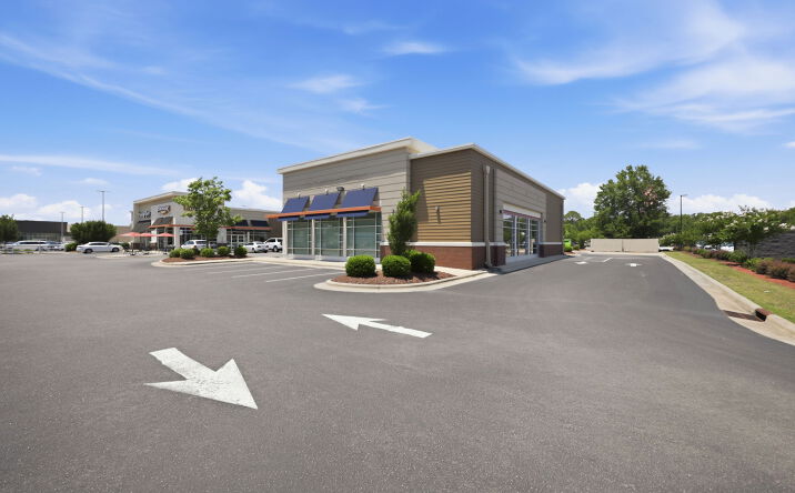 Pictures of Retail property located at 207 Greenville Boulevard Southeast, Greenville, NC 27858 for lease - image #1