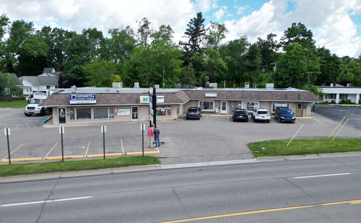 Pictures of Retail, Office property located at 2474 ORCHARD LAKE RD, SYLVAN LAKE, MI 48320 for lease - image #1