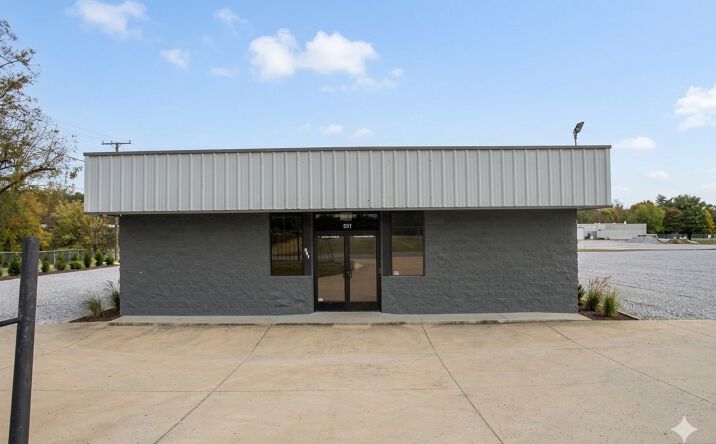 Pictures of Retail, Office, Industrial property located at 551 BLYTHE AVE, GALLATIN, TN 37066-2223 for lease - image #1