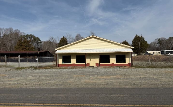Pictures of Retail, Office, Industrial property located at 905 WAFFORD RD, LEXINGTON, NC 27292-6215 for lease - image #1
