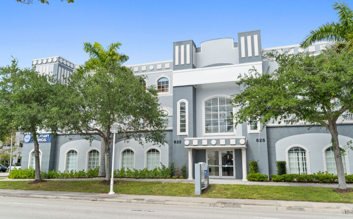 Pictures of Office property located at 625 Tamiami Trail North, Naples, FL 34102 for lease - image #1