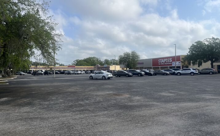Pictures of Retail property located at 1808 JAMES L REDMAN PKWY, PLANT CITY, FL 33563-6914 for lease - image #1