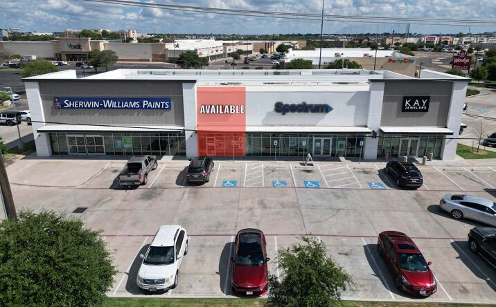Pictures of Retail property located at 2720 W Loop 340, Waco, TX 76711 for lease - image #1