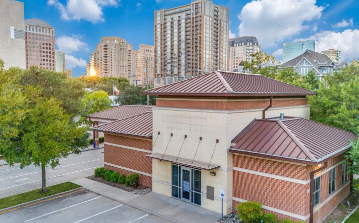 Pictures of Retail property located at 2121 Maple-Routh Connection, Dallas, TX 75201 for lease - image #1