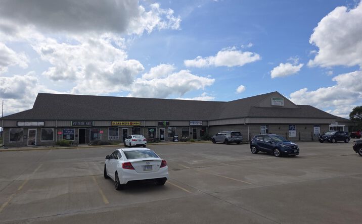 Pictures of Retail property located at 3301 ROBBINS Road, Springfield, IL 62704-6587 for lease - image #1