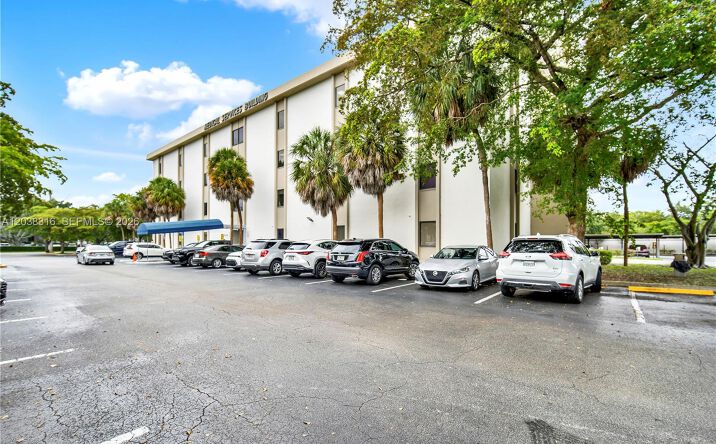 Pictures of Office property located at 4101 NW 4th St, Plantation, FL 33317 for lease - image #1