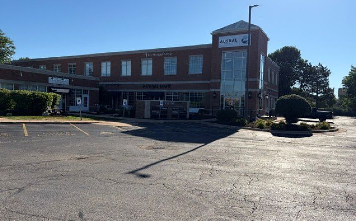 Pictures of Retail property located at 5171-5173 Utica Ridge Road, Davenport, IA 52807 for lease - image #1