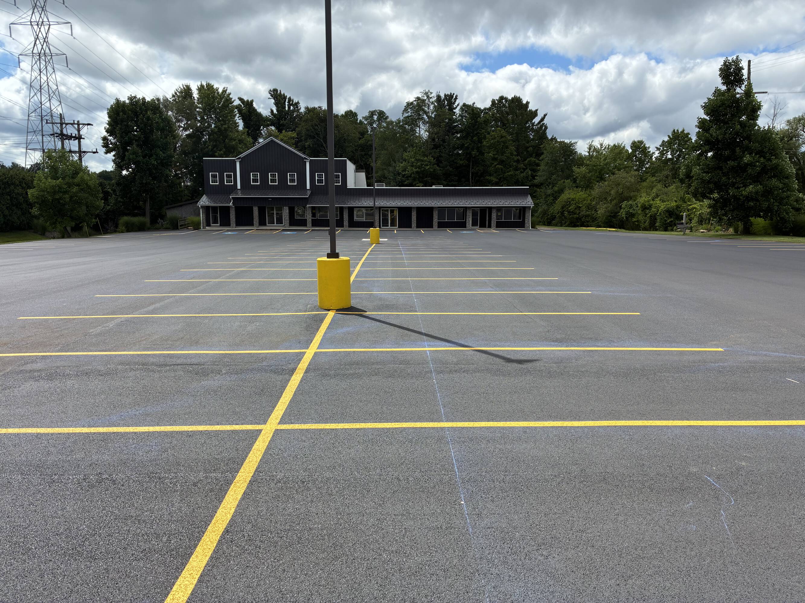 8737 Mayfield Rd, Chesterland, OH 44026