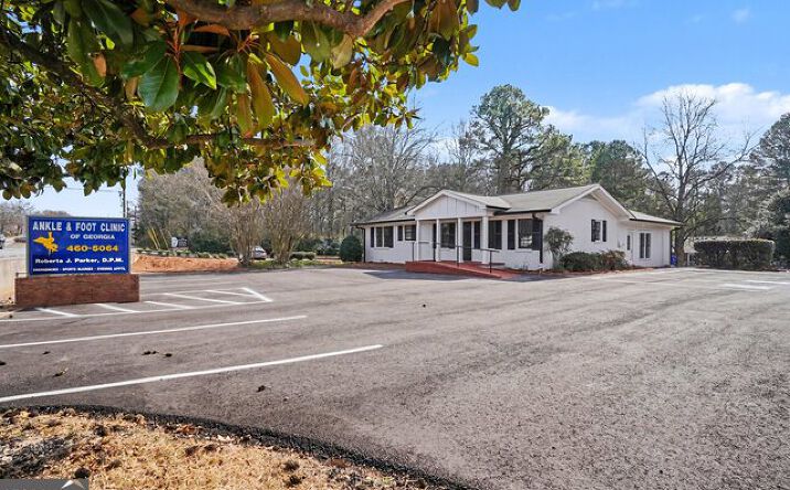Pictures of Office property located at 730 W Lanier, Fayetteville, GA 30214 for lease - image #1