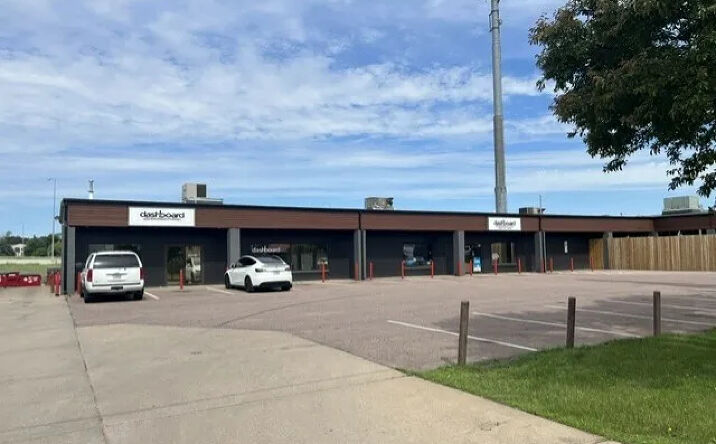 Pictures of Retail property located at 3205-3207 S. Carolyn Avenue, Sioux Falls, SD 57106 for lease - image #1